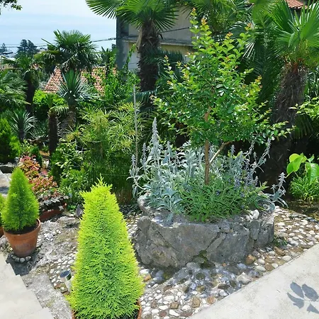 Charming Getaway W Panoramic Sea Views And Rewarded Garden *