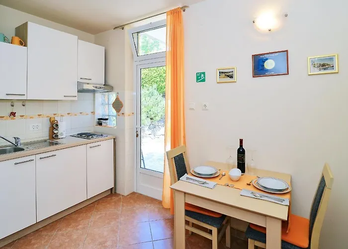 Charming Getaway W Panoramic Sea Views And Rewarded Garden شقة *