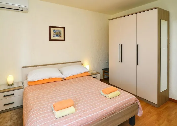 Charming Getaway W Panoramic Sea Views And Rewarded Garden