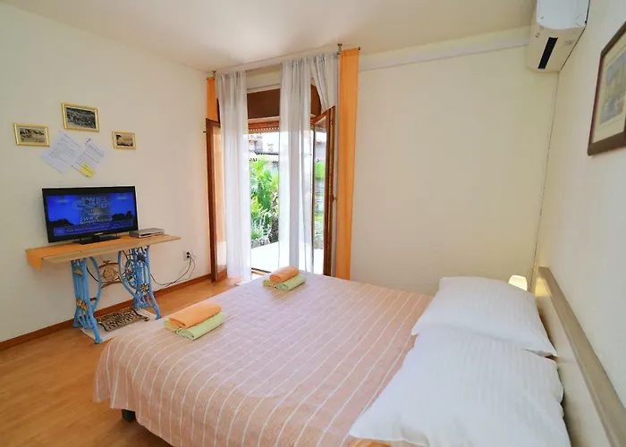 Charming Getaway W Panoramic Sea Views And Rewarded Garden شقة أوباتيا