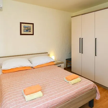 Charming Getaway W Panoramic Sea Views And Rewarded Garden