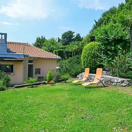 Apartman Charming Getaway W Panoramic Sea Views And Rewarded Garden