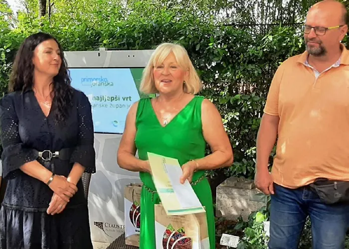 Charming Getaway W Panoramic Sea Views And Rewarded Garden 아파트